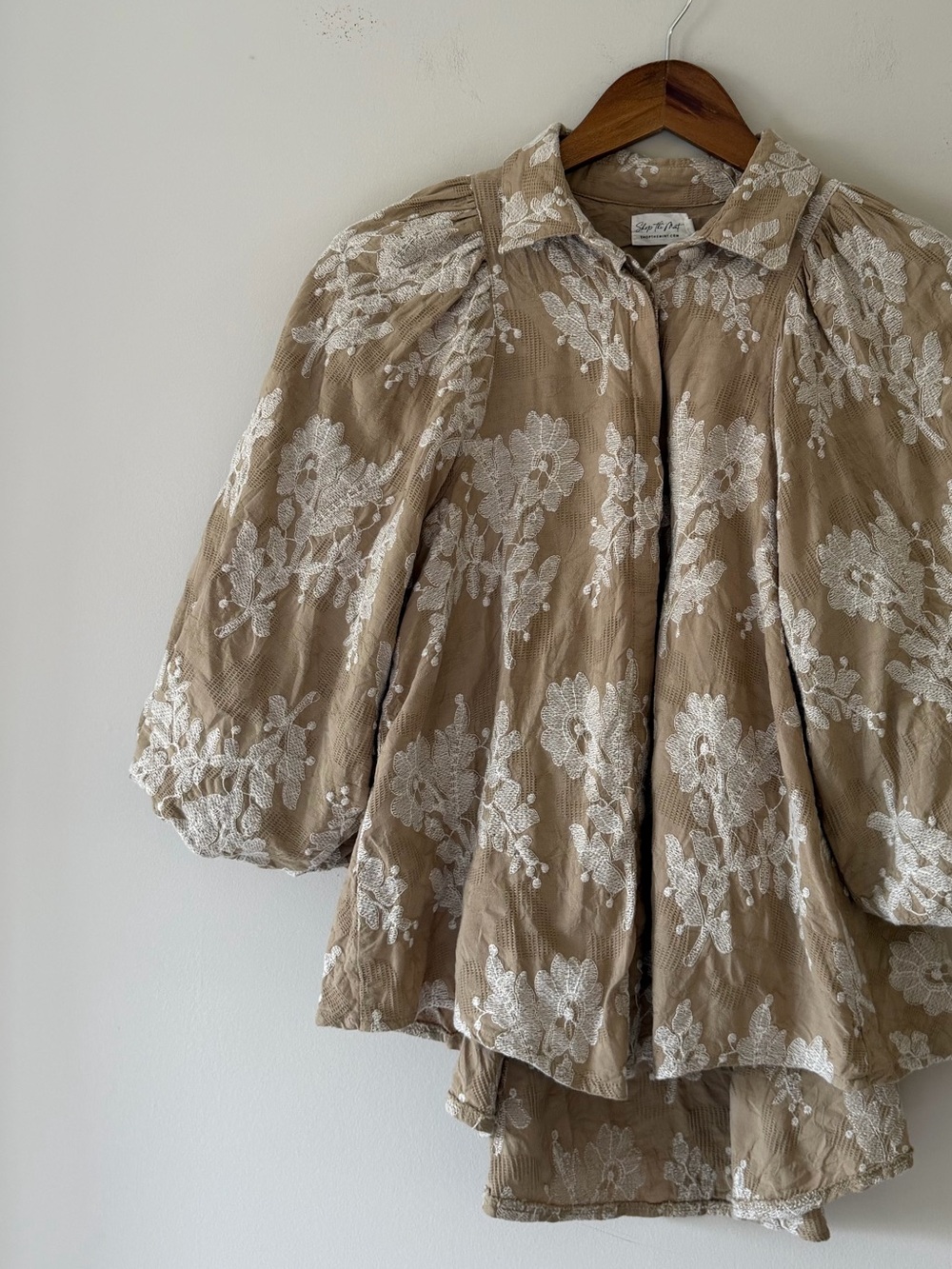 Shop the Mint Beige Lace-Embroidered Puff-Sleeve Button Down Top Size Small - Picture 10 of 10